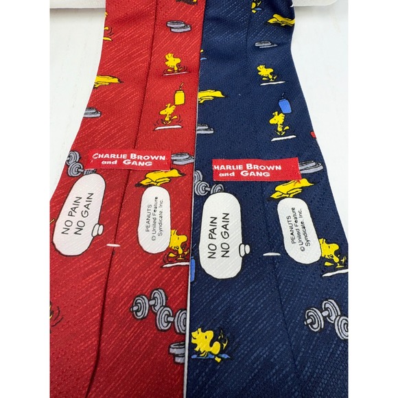 Peanuts Charlie Brown and Gang Fitness Gym Workout Necktie Red Blue Set - Picture 2 of 4